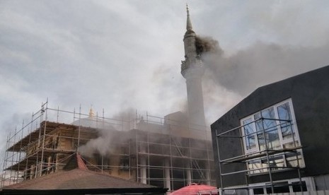 Masjid Tesvikiye di Istanbul, Turki terbakar saat dalam proses pemugaran.