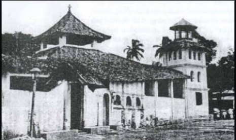 Masjid tua di Jakarta.