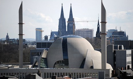  Masjid yang mulai dibangun tahun 2008 ini berada di distrik Ehrenfeld, tepatnya di lokasi masjid yang selama ini dikelola oleh komunitas Muslim Turki yang bernaung di bawah Turkish-Islamic Union for Religius Affairs.