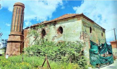 Buntut Hagia Sophia, Restorasi Masjid di Yunani Dihentikan. Masjid Yeni Valide merupakan tempat ibadah Muslim tertua yang diketahui di pulau Lesbos, Yunani. Masjid yang dibangun di abad ke-17 ini sedang direstorasi.