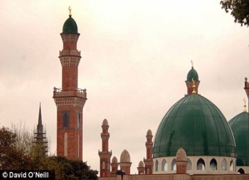 Masjid di dekat gereja di Bradford