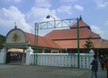 Masjid Kauman Yogyakarta menjadi salah satu desain perangko khusus yang diterbitkan PT Pos Indonesia untuk memperingati satu abad Muhammadiyah.