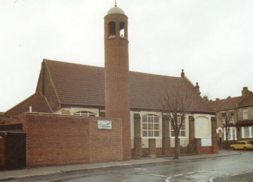 Masjid Leytonstone, Inggris. Tak lagi mampu menampung jumlah jamaah.