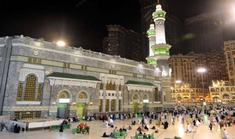 4.000 Layanan Daring Kontrol Operasi Dua Masjid Suci. Masjid al- Haram ditutup dari kunjungan jamaah.