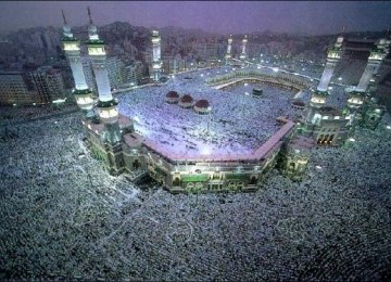 Masjidil Haram, salah satu dari tiga tempat yang sangat dianjurkan untuk shalat di dalamnya.