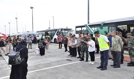 Maskapai penerbangan nasional Garuda Indonesia mengoperasikan penerbangan evakuasi bagi Warga Negara Indonesia (WNI) yang berada di Sudan, Jumat (28/4/2023).