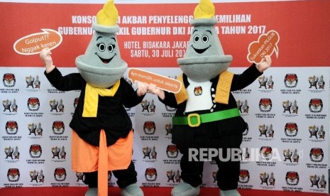 Maskot Pilkada DKI Jakarta diperlihatkan usai peluncuran saat Konsolidasi Akbar Penyelenggara Pemilihan Gubernur dan Wakil Gubernur DKI Jakarta Tahun 2017 di Jakarta, Sabtu (30\7).