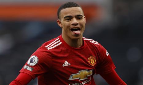 Mason Greenwood dari Manchester United merayakan setelah mencetak gol ketiga timnya selama pertandingan sepak bola Liga Premier Inggris antara Tottenham Hotspur dan Manchester United di Stadion Tottenham Hotspur di London, Minggu, 11 April 2021. 