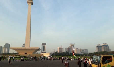 Massa Aksi Bela Palestina mulai padati Monas, Jumat (11/5).