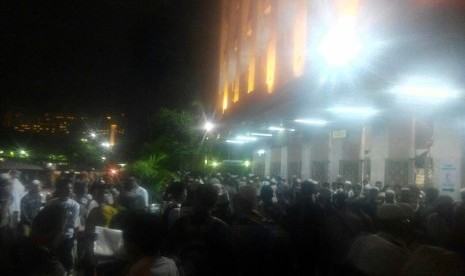 Massa aksi damai 212 mulai padati Masjid Istiqlal, Jakarta Pusat, Kamis (1/12) malam.