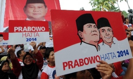 Massa dari Aliansi Rakyat Bersatu (ARB) mendeklarasikan dukungannya untuk pasangan calon presiden dan calon wakil presiden Prabowo Subianto - Hatta Rajasa