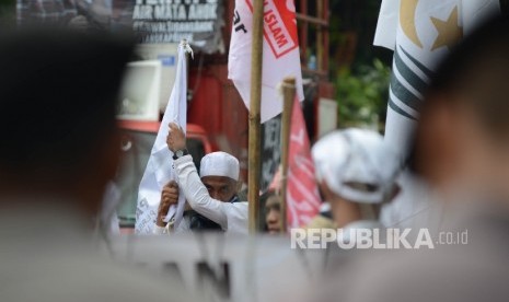 Massa pengawal sidang Ahok.