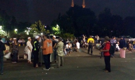 Massa dari luar pulau Jawa mulai memasuki pelataran Masjid Istiqlal, Kamis (3/11).