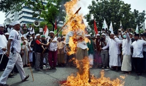 Massa Gerakan Masyarakat Jakarta.