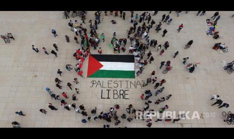 Mesir dan Arab Saudi Serukan Gencatan Senjata di Gaza. Massa menggelar aksi damai mendukung Palestina di Monumen Revolusi Meksiko, Meksiko City, Sabtu (15/5) waktu setempat.