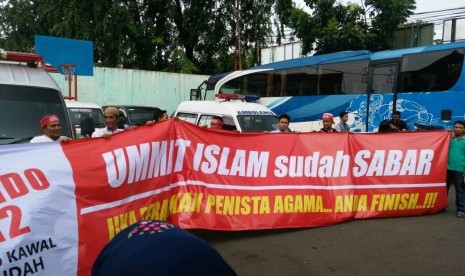 Massa muhammadiyah peserta aksi 55 mulai bergerak ke Gedung MA. 