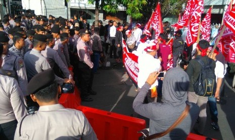 Massa mulai mendatangi sidang lanjutan Basuki Tjahaja Purnama, Selasa (20/12)