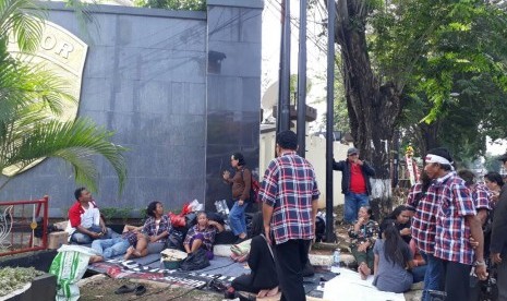 Massa pendukung Basuki Tjahaja Purnama alias Ahok belum terlihat ramai di Markas Komando (Mako) Brimob, Kelapa Dua, Depok, Kamis (11/5). 