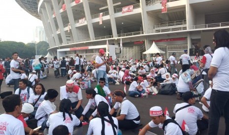 Massa pendukung Jokowi-Maruf Amin di GBK, Sabtu (13/4)