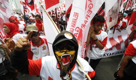 Massa pendukung Prabowo - Hatta Rajasa melakukan aksi unjuk rasa di Bundaran Hotel Indonesia, Jakarta, Kamis (21/8). 