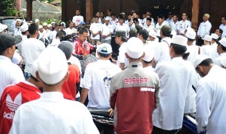 Massa yang tergabung dalam Nahdiyin dari berbagai profesi mendeklarasikan dukungan terhadap pasangan Prabowo-Hatta di Aswaja Center, Jakarta, Rabu (18/6).