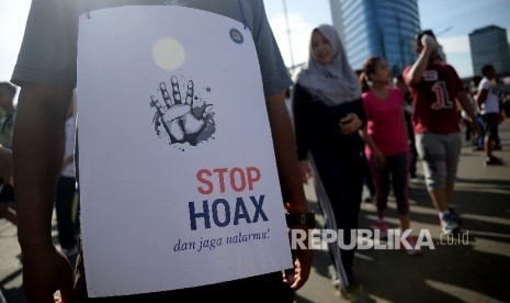 Melawan hoax (ilustrasi).