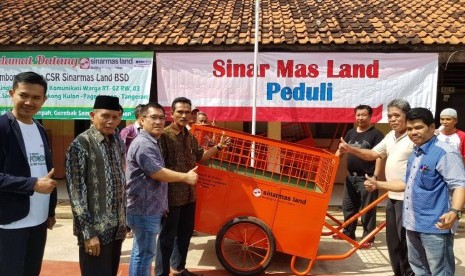 Masyarakat di wilayah Kampung Sawah, Desa Lengkong Kulon, Kecamatan Pagedangan, Kabupaten Tangerang, diberikan sosialisasi komposting Sabtu (28/4).  Sosialisasi komposting  ini merupakan bagian dari kegiatan Corporate Social Responsibility (CSR) Sinar Mas Land.