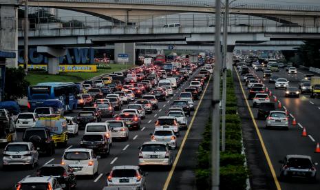 Masyarakat diimbau untuk menghindari puncak arus mudik yang diprediksi terjadi pada 28-30 April 2022.