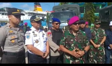 Masyarakat kota Sorong mengapresiasi sinergitas antar instansi yang ditunjukan oleh Kantor Kesyahbandaran dan Otoritas Pelabuhan (KSOP) Kelas I Sorong, TNI, Polri dan unsur terkait menyangkut penanganan aktivitas di pelabuhan.