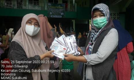 masyarakat memberikan kepercayaan penuh kepada Muhammadiyah untuk bisa membantu penyintas terdampak hadapi bencana banjir bandang.   Pelayanan yang diinisiasi Muhammadiyah Covid-19 Command Center (MCCC) Sukabumi ini tetap mengutamakan keselamatan dari penyebaran virus Covid-19.