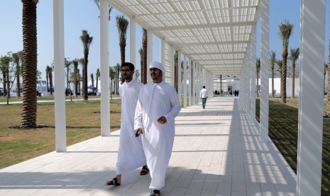 UEA Serukan Negara Muslim Harus Adaptasi dengan Perubahan. Masyarakat mengunjungi Museum Louvre Abu Dhabi, Uni Emirat Arab.