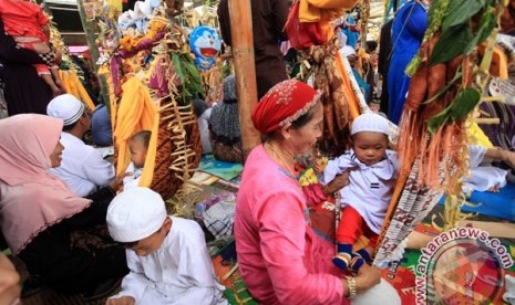 Masyarakat Muara Teweh melaksanakan tradisi 