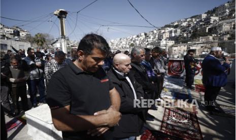 Masyarakat Palestina harus mengalami kepahitan di bulan suci ramadhan 1444 hijriah. Karena, mereka tidak bisa menjalankan ibadah di Masjid Al-Aqsa akibat ditutup oleh tentara Israel.