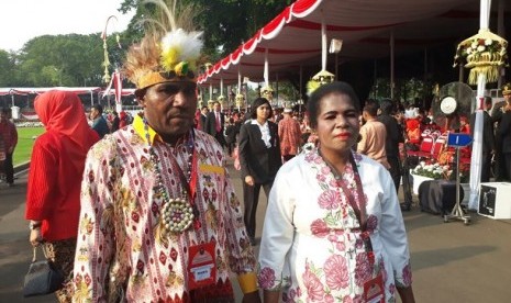 Masyarakat perwakilan dari Biak, Papua, menghadiri perayaan HUT RI di Istana Merdeka