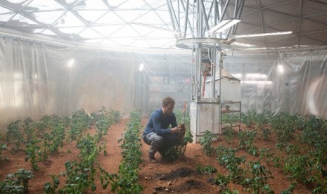 Mat Damon dalam film The Martian