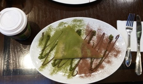 Matcha crepe kreasi Momi & Toys