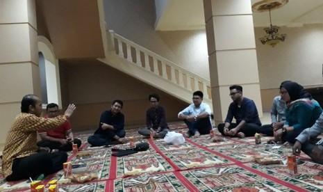  Materi kajian tafsir Surah al-Baqarah dipandu Yusuf Daud dari Philosufi Centre Surabaya pada pengajian Jum'at malam (27/10).