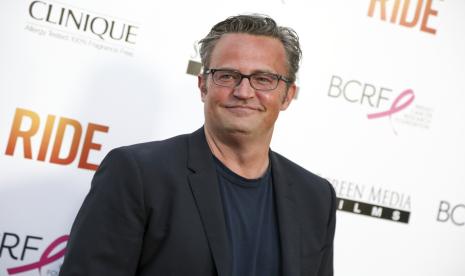 Matthew Perry tiba di pemutaran perdana Ride di The Arclight Hollywood Theatre di Los Angeles. Perry, yang berperan sebagai Chandler Bing dalam serial hit Friends, telah meninggal dunia.