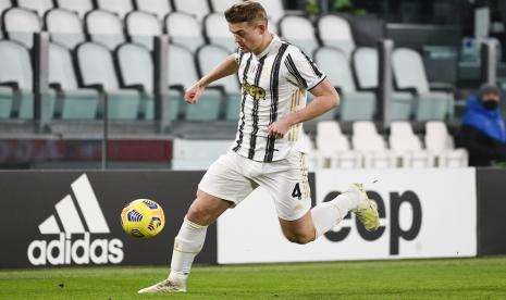 Matthijs de Ligt dari Juventus mengejar bola selama pertandingan sepak bola Serie A Liga Italia.