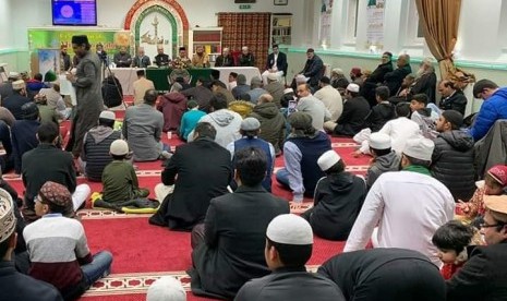 Maulid Nabi SAW di Bristol yang dihadiri lima ulama muda Jabar. 