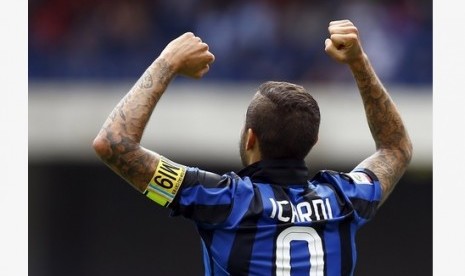 Mauro Icardi mengenakan ban kapten Inter Milan