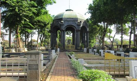 Jakarta Juga Punya Mausoleum Megah, Ini Sejarahnya. Mausoleum OG Khouw (monumen makam) milik pasangan saudagar tebu Lim Sha Nio dan suaminya Oen Giok Khouw di TPU Petamburan, Jakarta.