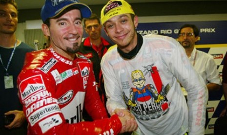 Max Biaggi dan Valentino Rossi