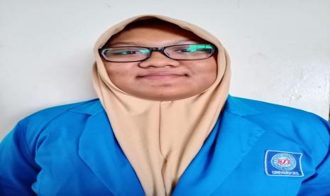 Mayla Rahma Putri Susanto, mahasiswi  Universitas BSI (Bina Sarana Informatika) Kaliabang Bekasi.