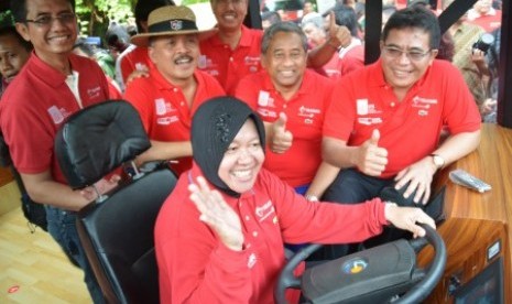 Mayor of Surabaya, Tri Rismaharini, drives the electric bus made by Surabaya Institute of Technology (ITS) in Surabaya on Sunday.