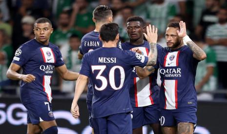 Para bintang Paris Saint-Germain (PSG) Kylian Mbappe, Lionel Messi, dan Neymar Jr merayakan gol PSG ke gawang Maccabi di ajang Liga Champions, Kamis (15/9/2022) dini hari WIB.