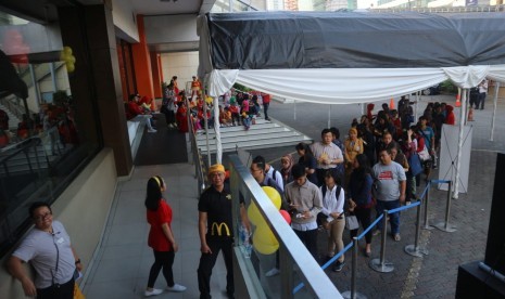 McDonald's memberikan sarapan gratis sebagai peringatan Hari Sarapan Nasional, Senin (11/3).