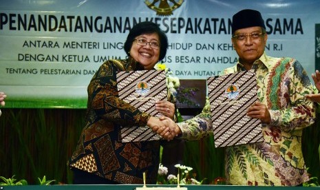 Meenteri Lingkungan Hidup dan Kehutanan Siti Nurbaya dan Ketua Umum PBNU Said Aqil Siroj.