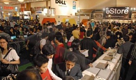 Suasana Mega Bazaar Computer. 