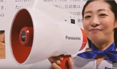 Megaphone Panasonic penterjemah bahasa. 